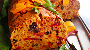 Cake-pantzariou-me-karoto-foyntoukia-stafides-1